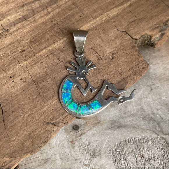 Vintage Kokopelli Native American Fetish Pendant in Sterling & Blue Fire Opal - Picture 9 of 12